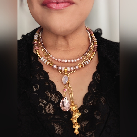 Rose Opaline Glass And Freshwater Pearls  In Paperclip Statement Necklace - Picture 13 of 13